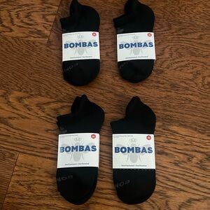 Bombas low socks (4 count) Black Medium
You get 4 pairs of socks.